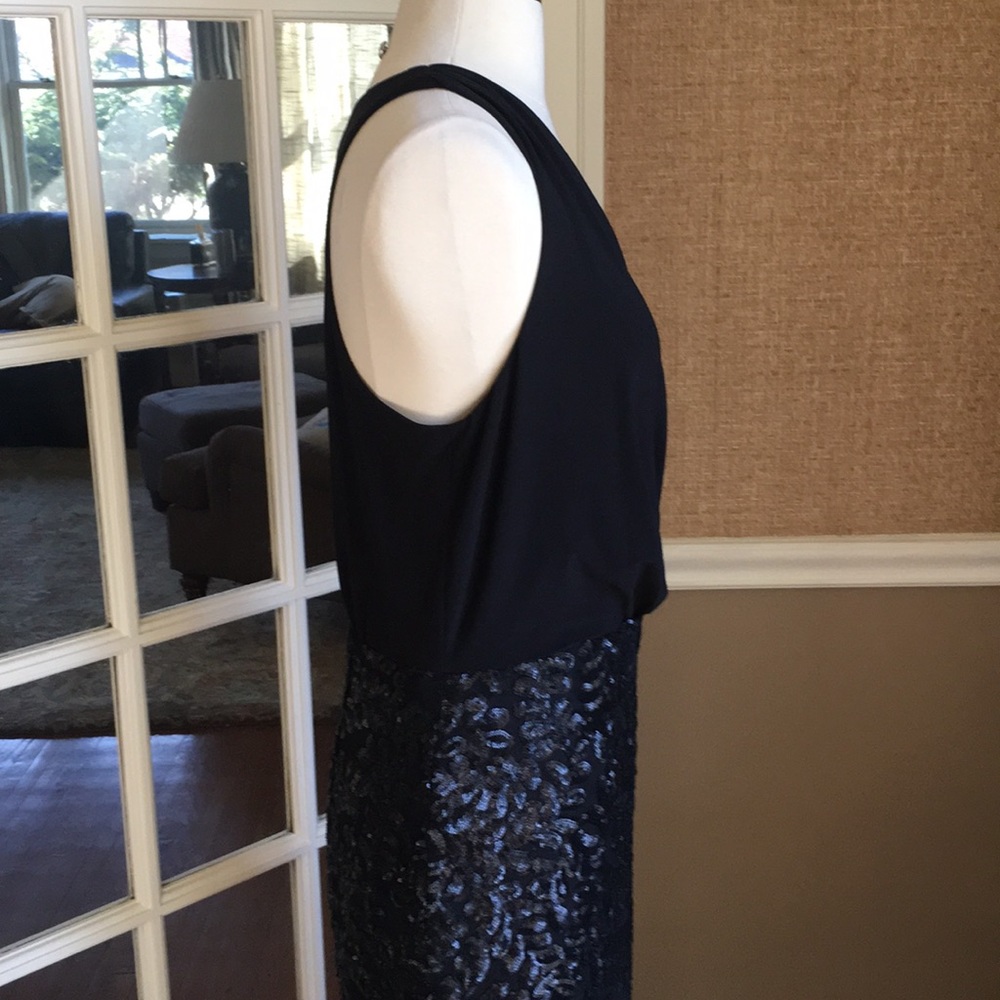 Elegant black formal dress with skirt of sequins - Picture 4 of 8